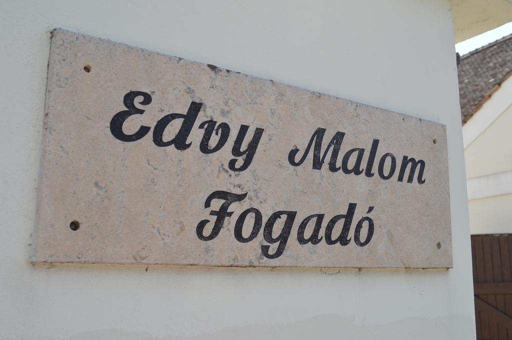 Edvy Malom Fogado Barokk Udvarhaz Pápa Dış mekan fotoğraf